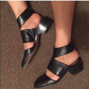 Wrap around shoes